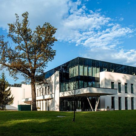 Polanka Conference Center Hotel Krosno Bagian luar foto
