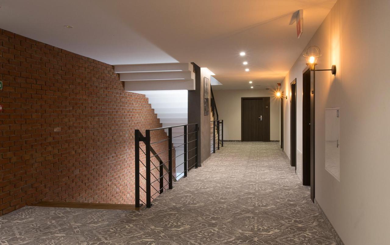 Polanka Conference Center Hotel Krosno Bagian luar foto