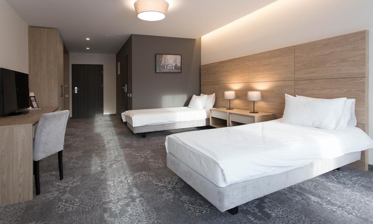 Polanka Conference Center Hotel Krosno Bagian luar foto