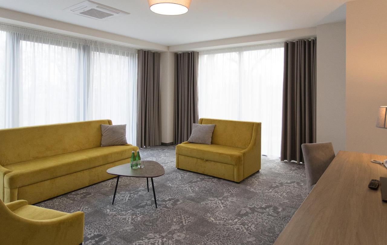 Polanka Conference Center Hotel Krosno Bagian luar foto